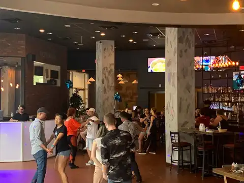 Alo Vietnam Restaurant & Bar in Herndon