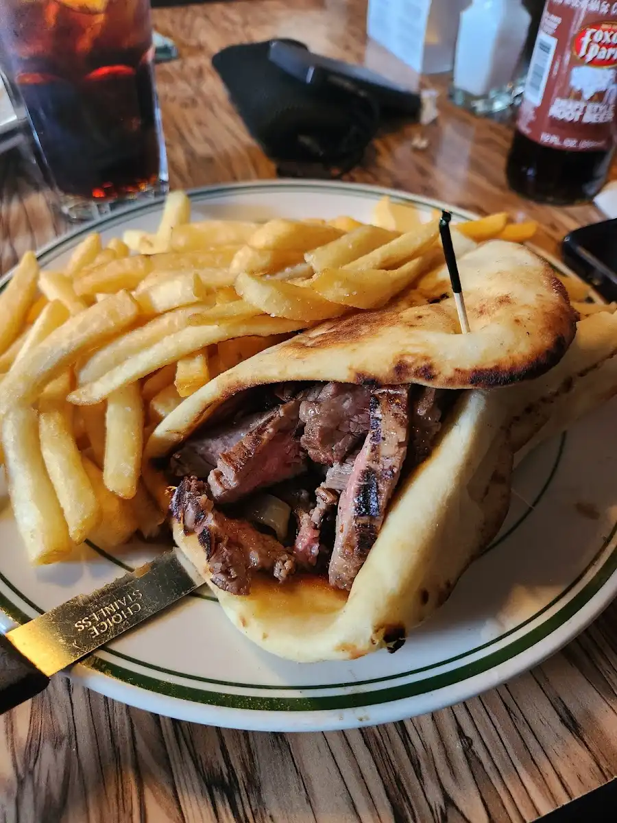 Archie Moore's Bar & Restaurant – photo 4