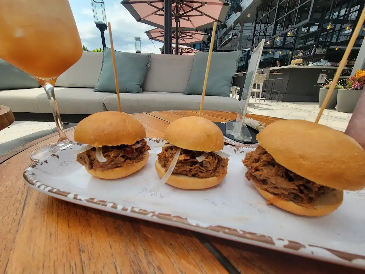 Aura Rooftop – photo 3