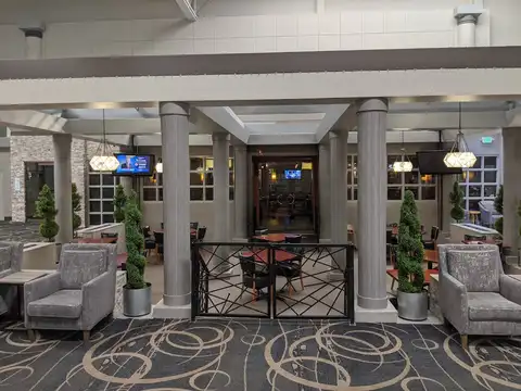 Bar Louie - Skokie Holiday Inn North Shore in Skokie