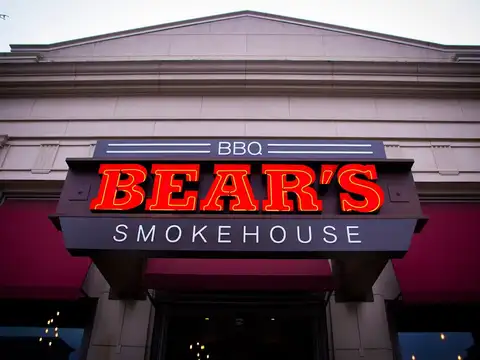 Bear's Smokehouse Barbecue in Hartford