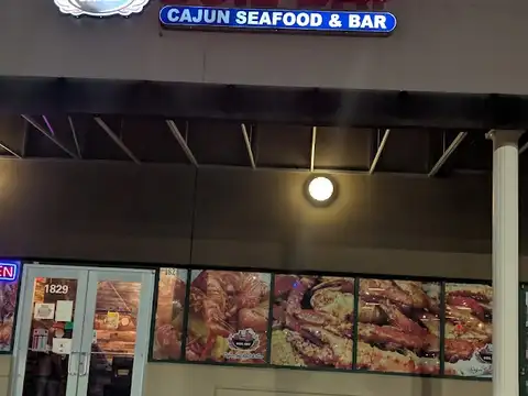 Boil Bay Cajun Seafood And Bar in Colonial Heights