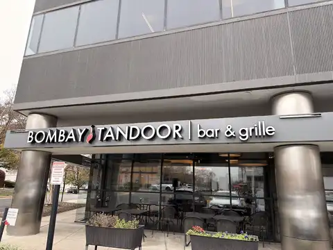 Bombay Tandoor Bar And Grill in Vienna