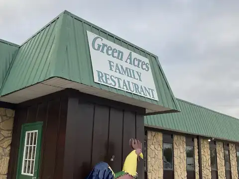 Breck's Green Acres Restaurant in Vassar