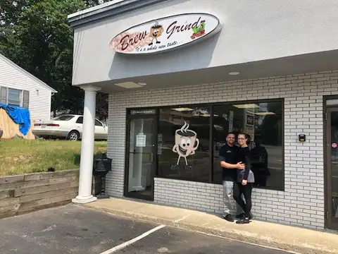Brewgrindz Coffee Shop in North Providence
