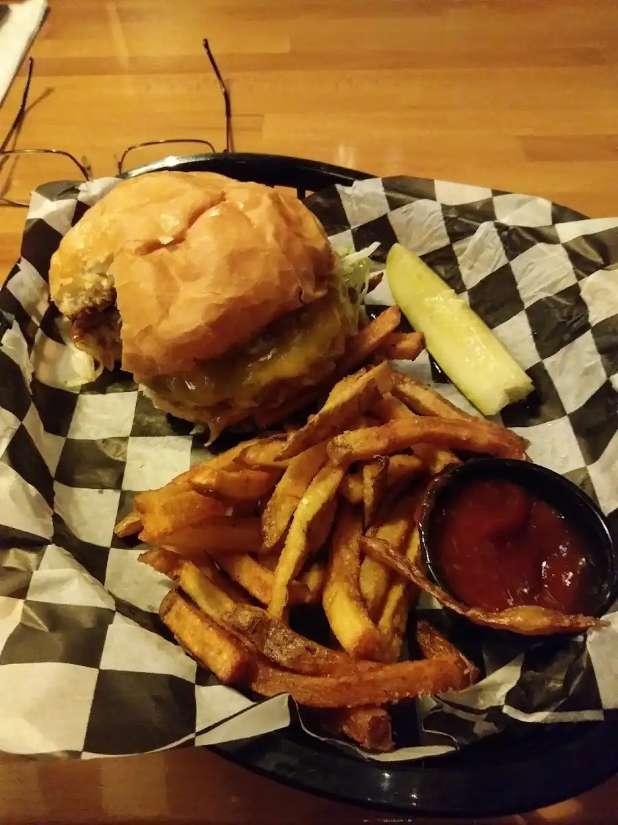 Busters On 28Th Avenue – photo 5