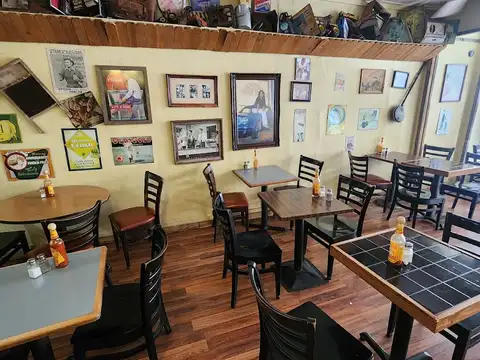 Candy's Old Fashion Burgers in San Antonio