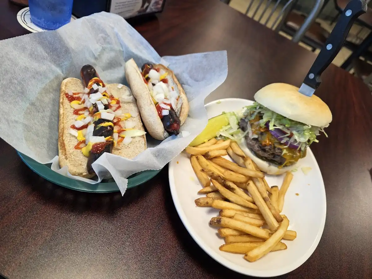 Champions Sports Bar & Grill – photo 3