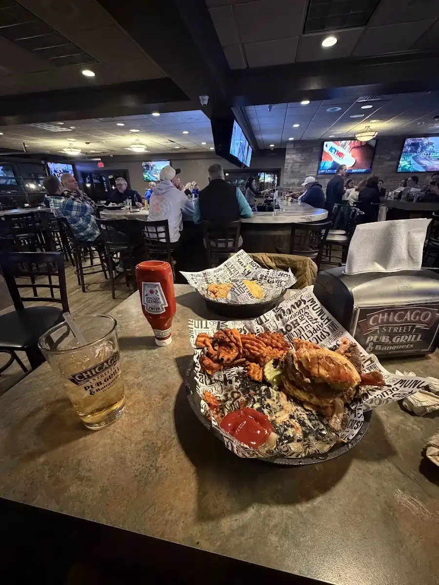 Chicago Street Pub, Grill & Banquets – photo 3