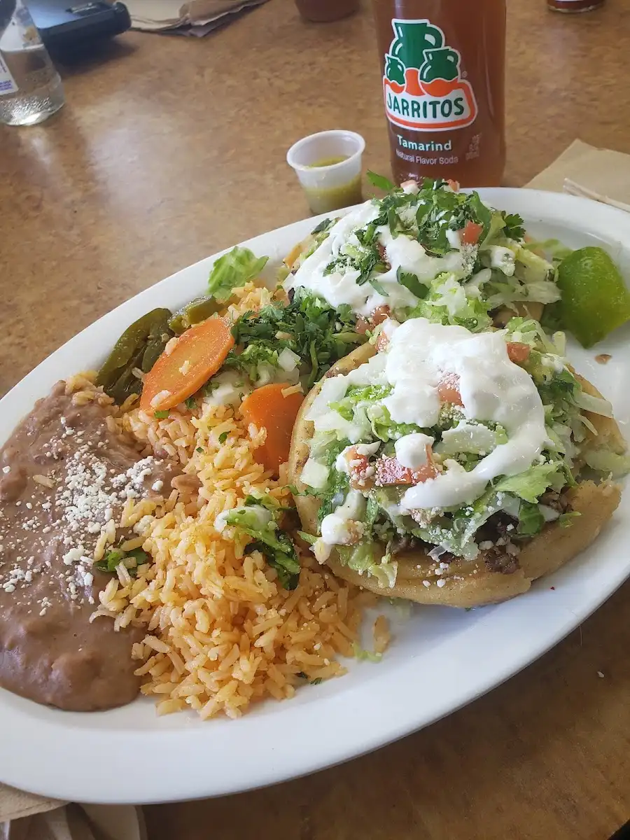Coco's Taqueria Y Pupuseria – photo 4