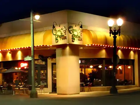 Crêpes & Grapes Café in Whittier