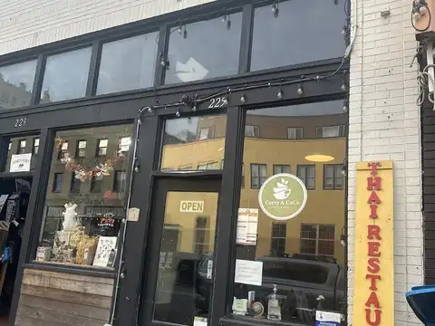 Curry&coco Thai Eatery in Astoria