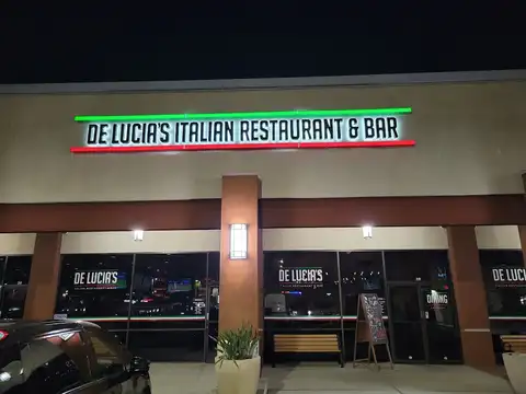 Delucia's Italian Restaurant & Bar in Lake Forest