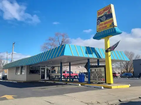 Dillingers Drive-In Inc in Calumet Park