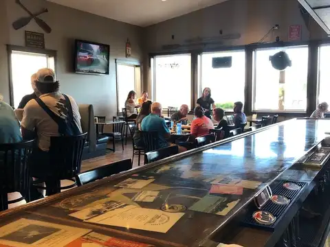 Dockit bar and grill in Lake View