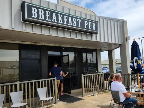 Early Bird Breakfast Pub in Springfield