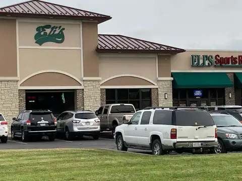 Eli's Sports Bar & Grill in Fairfield