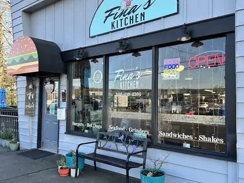 Fina’S Kitchen Llc in Plainville