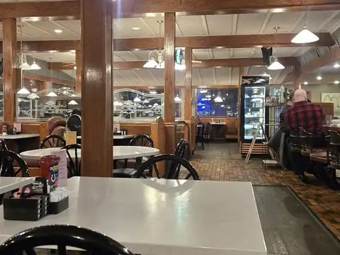 Four Seasons Family Restaurant in Greenwood