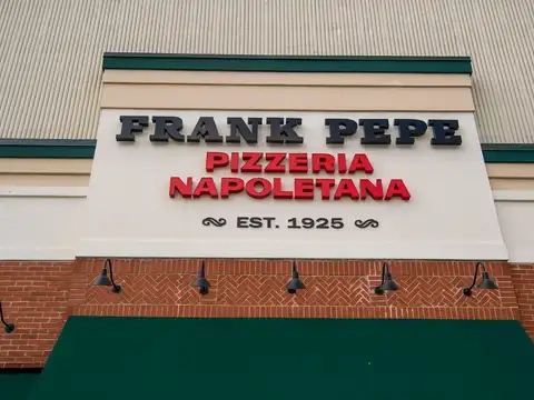 Frank Pepe Pizzeria Napoletana in Bethesda