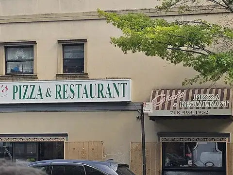 Gio's Pizza And Restaurant in Bronx