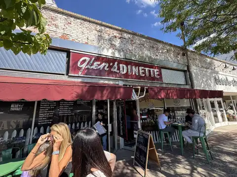Glen's Dinette in Babylon