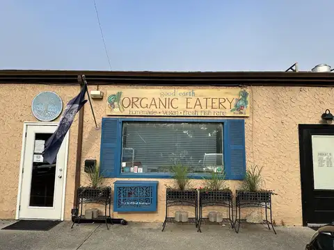 Good Earth Organic Eatery in West Cape May