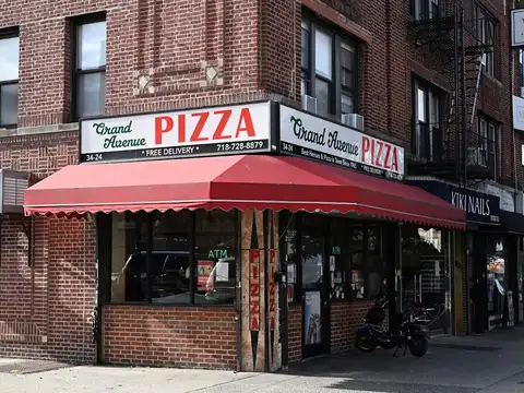 Grand Avenue Pizza in Astoria