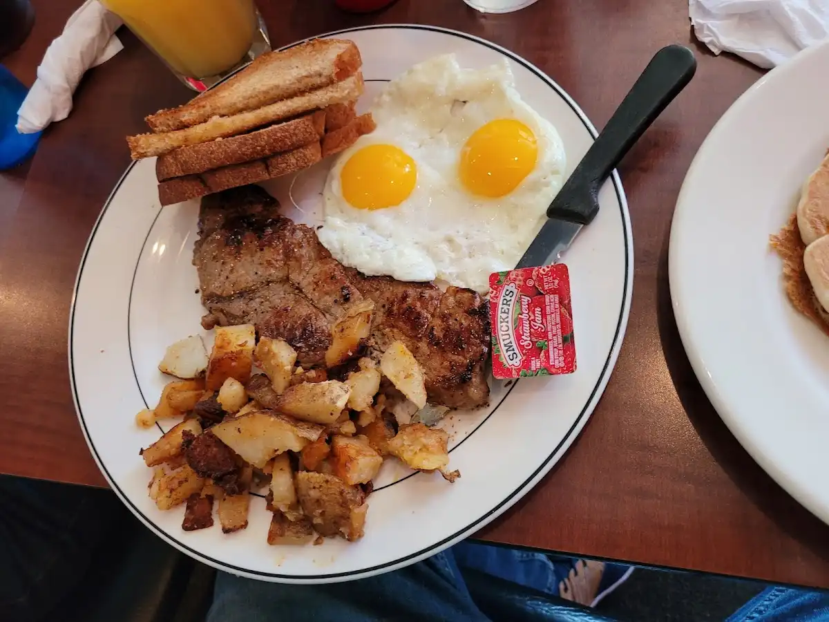 Grumpy's Cafe – photo 5