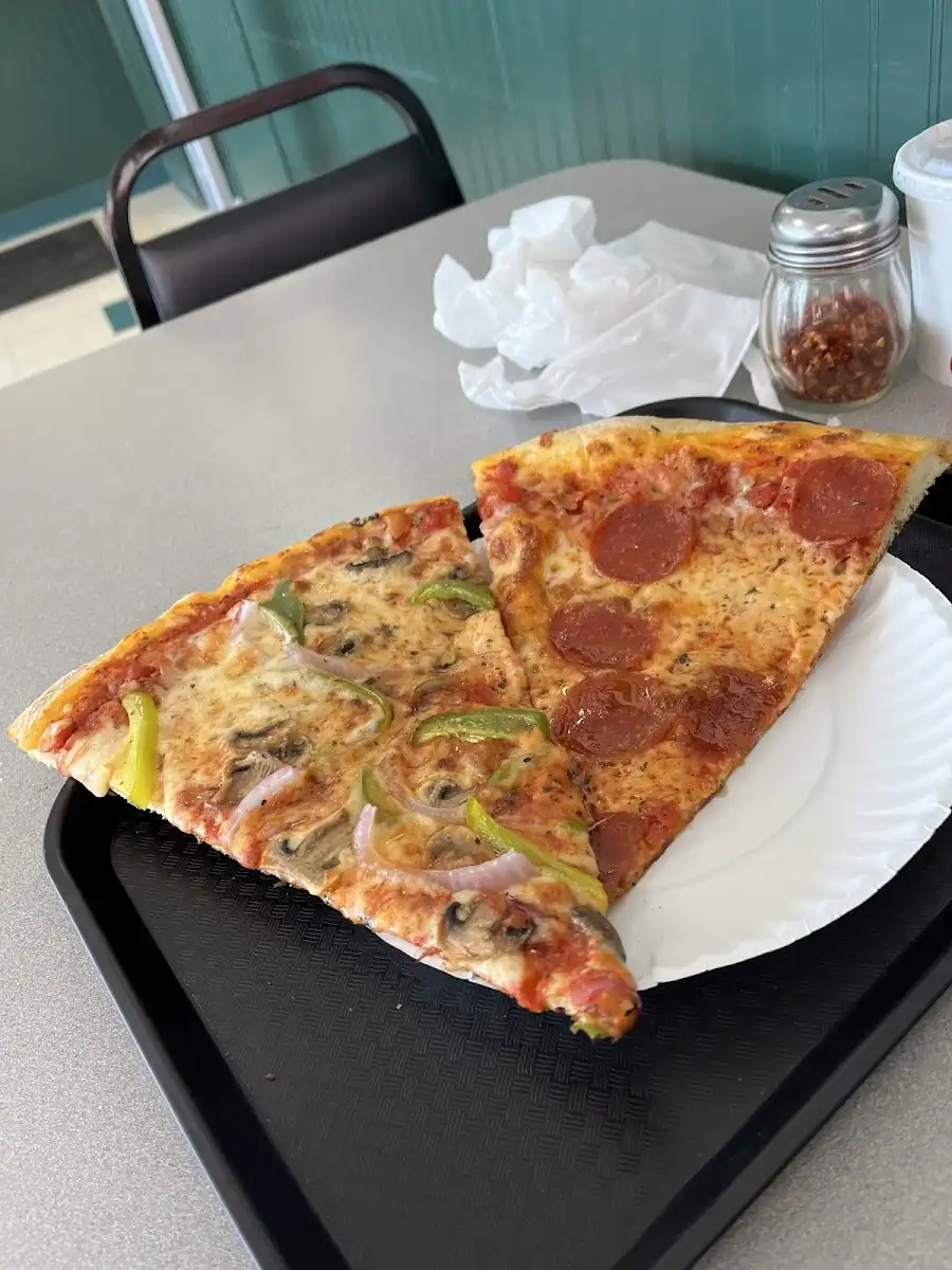 Guido's Original New York Style Pizza Chinden – photo 3