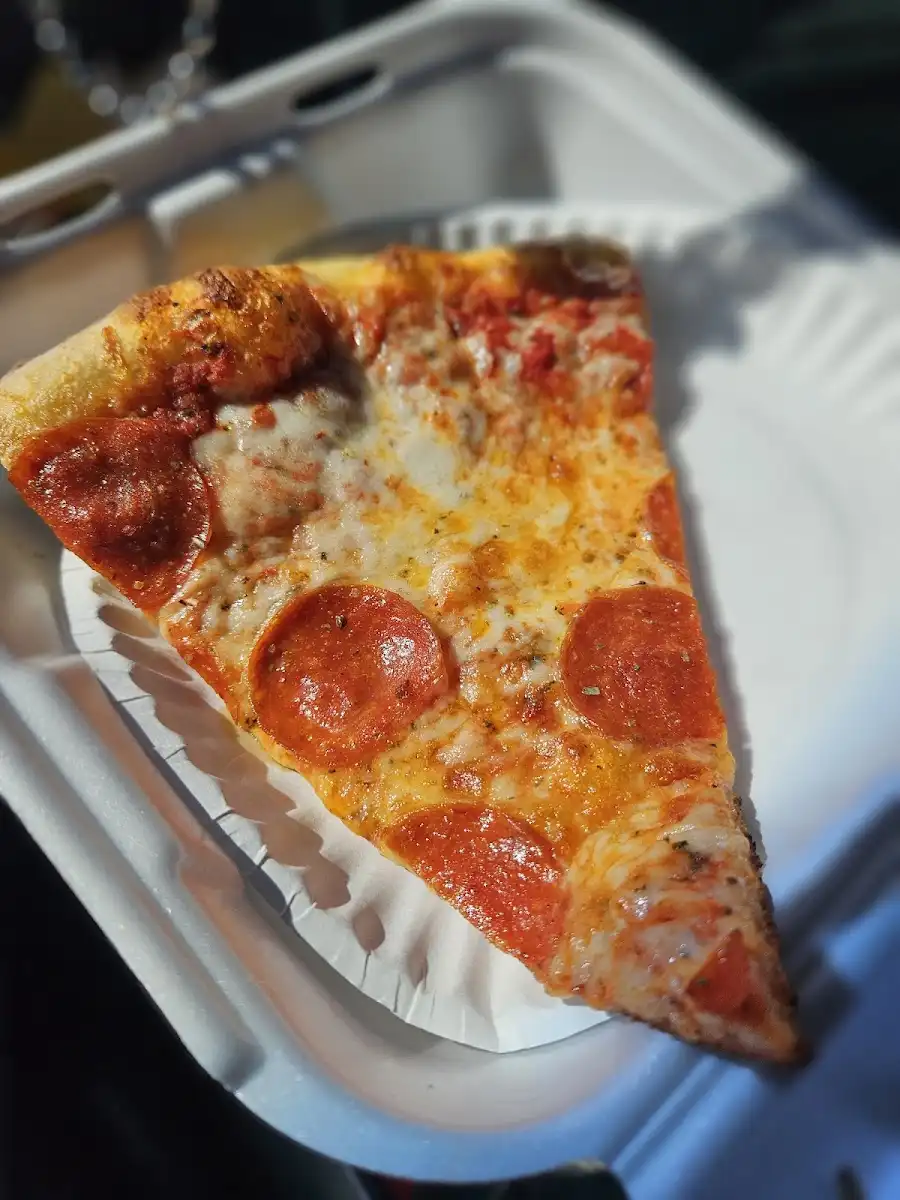 Guido's Original New York Style Pizza Chinden – photo 4