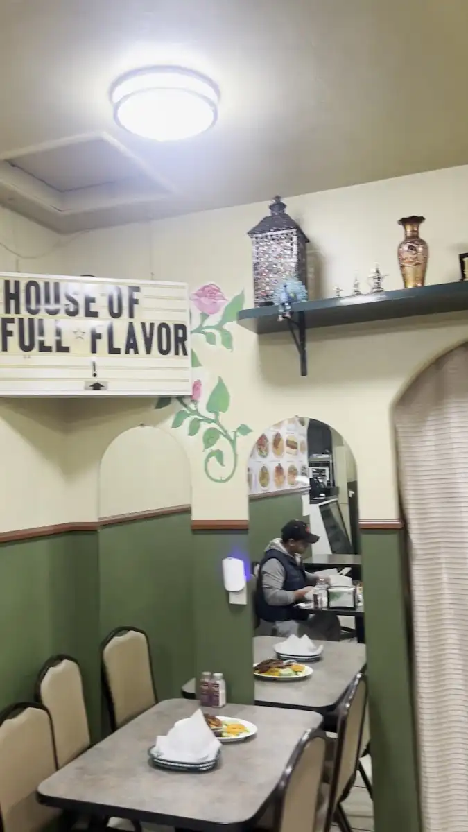 Gulzaar Halal Restaurant & Catering – photo 2