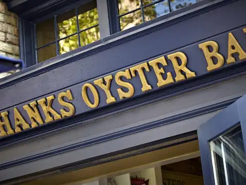 Hank's Oyster Bar in Washington