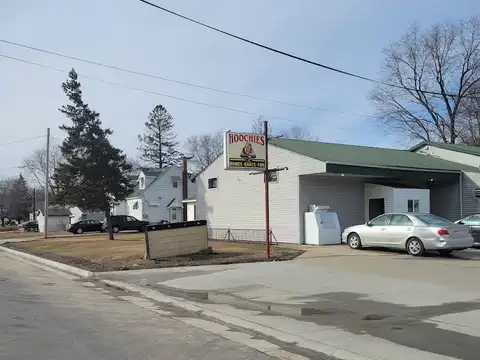 Hoochies Bar in Evansdale