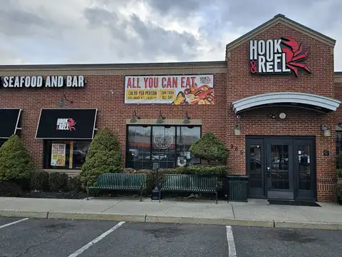 Hook & Reel Cajun Seafood & Bar Union in Union