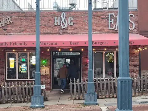 Horse & Cow Bar & Grill in Bremerton