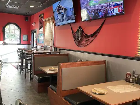 Iii Guys Restaurant & Sports Bar in Mountain Top