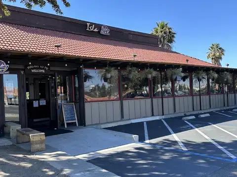 Isla Restaurant in Newark