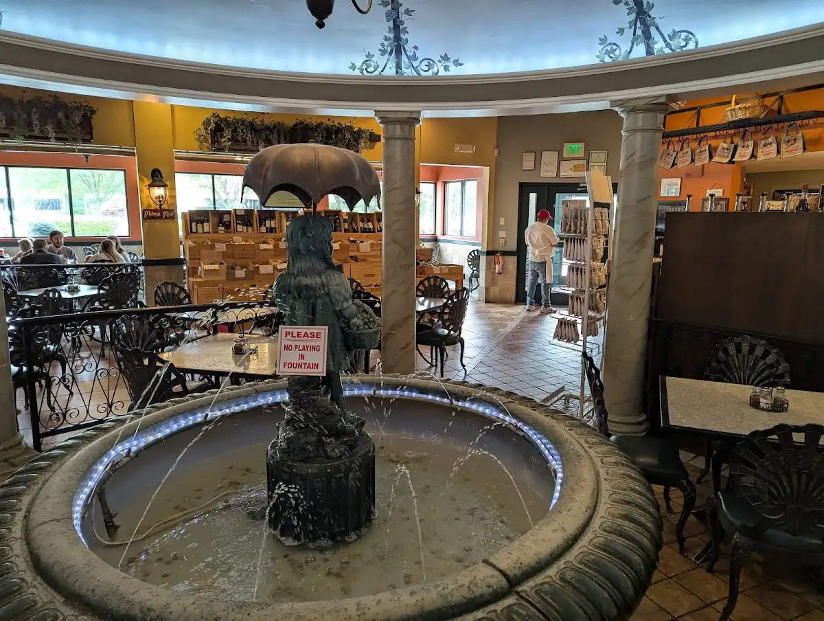 Italian Market & Restaurant – photo 3