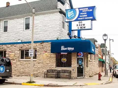 J&b's Blue Ribbon Bar & Grill in Milwaukee