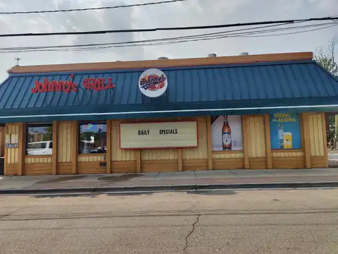 Johnny's On The Lake Bar & Grill in Belleville