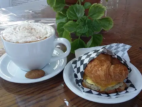 Kaffee Meister - Lakeside Coffee Bar & Drive-Thru in El Cajon