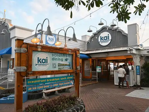 Kai Eats And Drinks in Kailua-Kona
