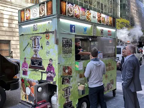 King Of Falafel & Shawarma Cart in New York