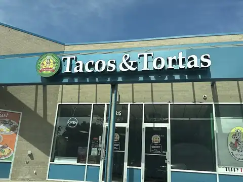 La Reyna Azteca Tacos Y Tortas in Aurora