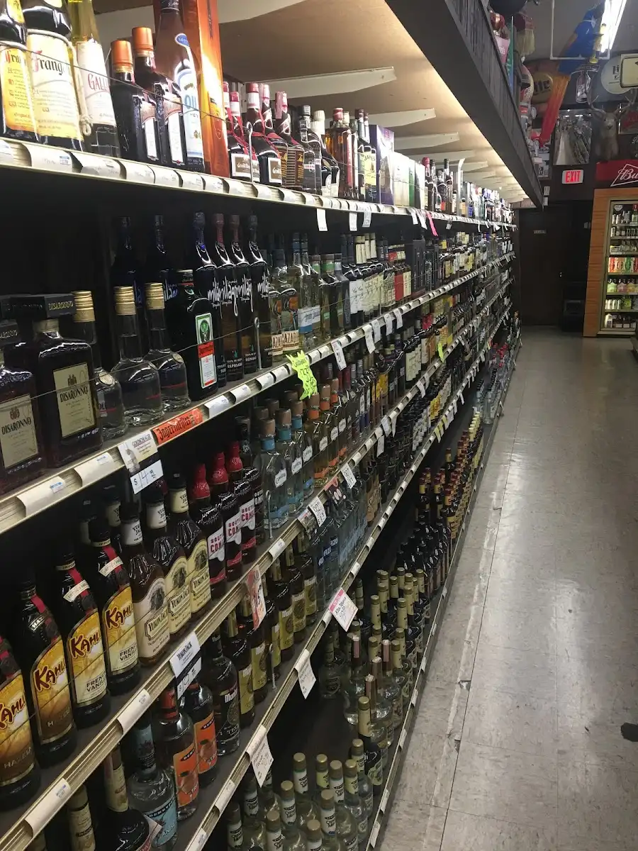 Lake Vista Liquors – photo 4