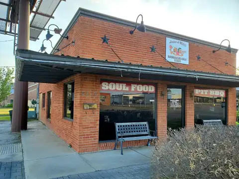 Lamar & Niki's Pit Barbecue And Soul Food in Bryan