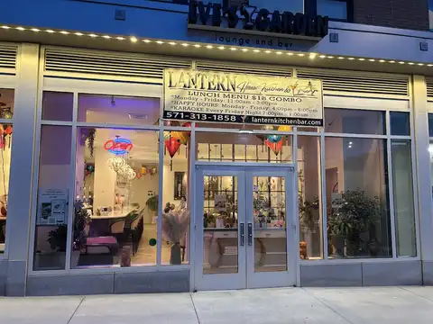 Lantern House Kitchen & Bar in Reston