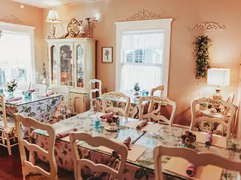Lavender 'n Lace Tearoom in Lake Alfred