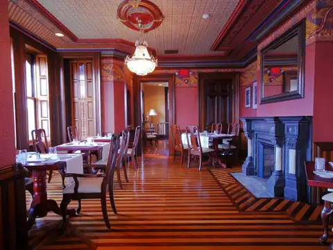 Le Chateau in La Crosse